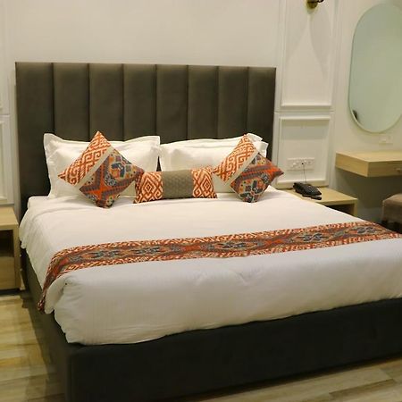 Hotel Elegance Regency Khanna  Zewnętrze zdjęcie