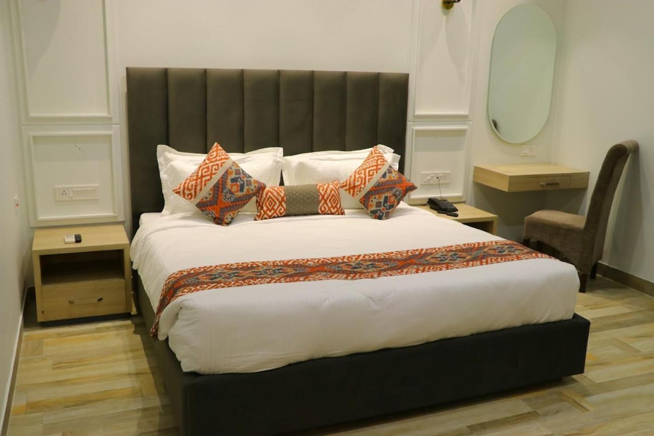 Hotel Elegance Regency Khanna  Zewnętrze zdjęcie