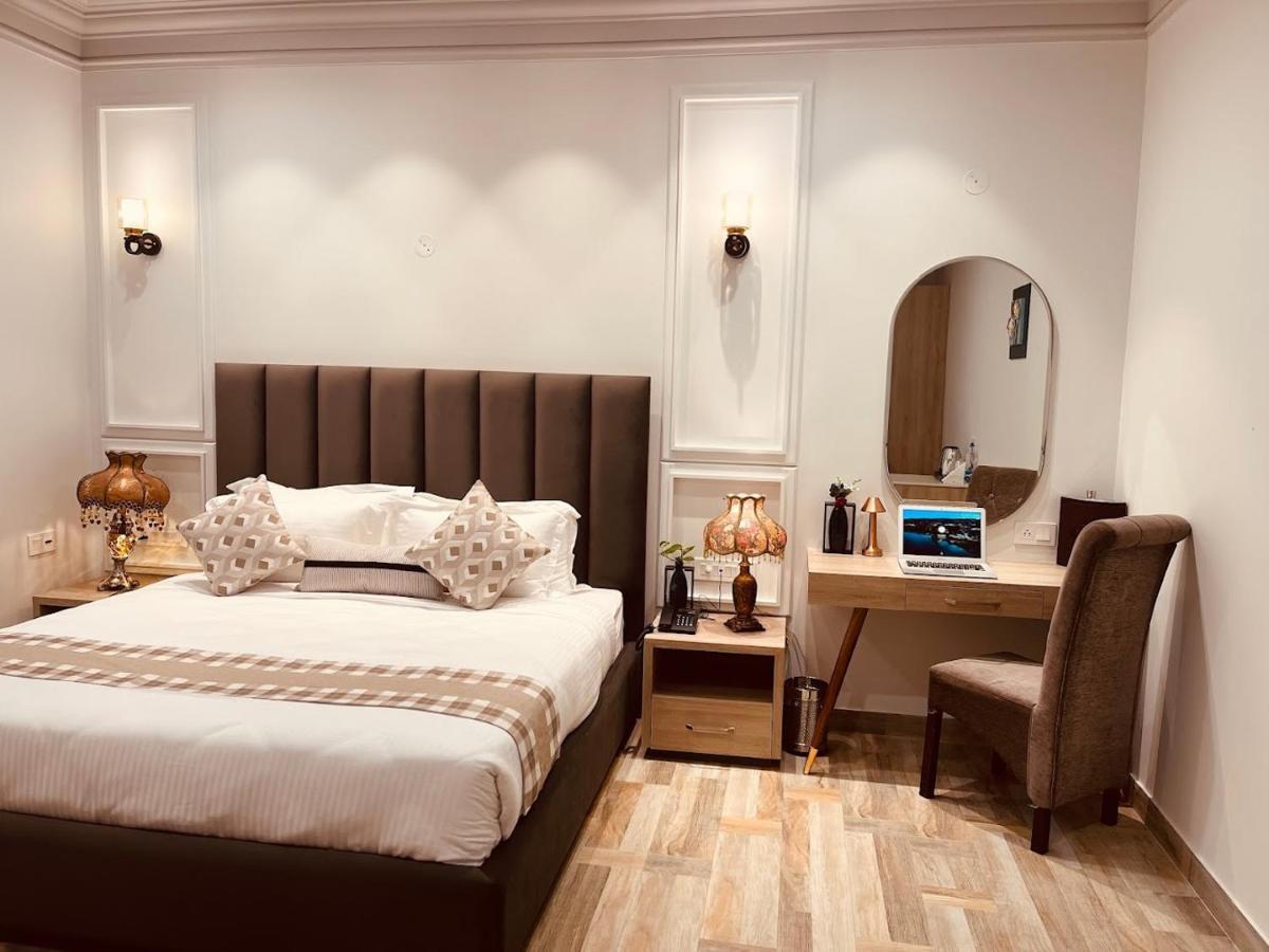 Hotel Elegance Regency Khanna  Zewnętrze zdjęcie
